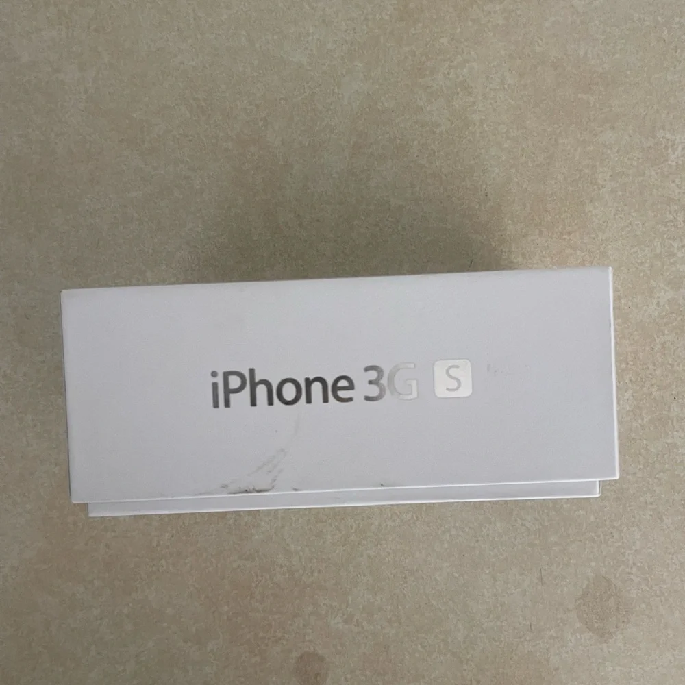 Apple iPhone 3GS 16GB White *MATCHING BOX* Vintage Collector Set
